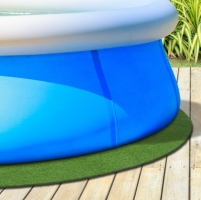 Umělá tráva k bazénu