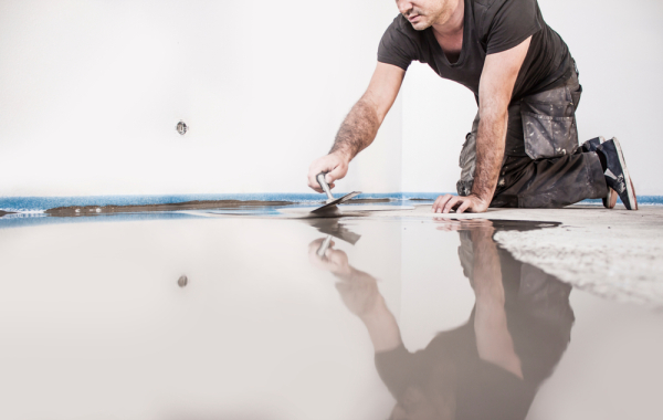 Jak připravit podlahu na pokládku PVC: Poradíme, jak vyrovnat podlahu